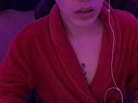 Snapshot of YumieCp chatting on 03-10-25, 10:04 YumieCp online show from 03-10-25, 10:04