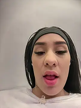 Snapshot of __IRIS__ chatting on 05-08-26, 01:49 IRIS online show from 05-08-26, 01:49