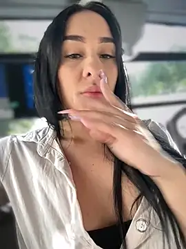 Snapshot of __IRIS__ chatting on 07-14-26, 01:17 IRIS online show from 07-14-26, 01:17