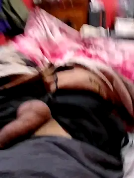 Snapshot of ynose2 chatting on 11-08-25, 04:18 ynose2 online show from 11-08-25, 04:18