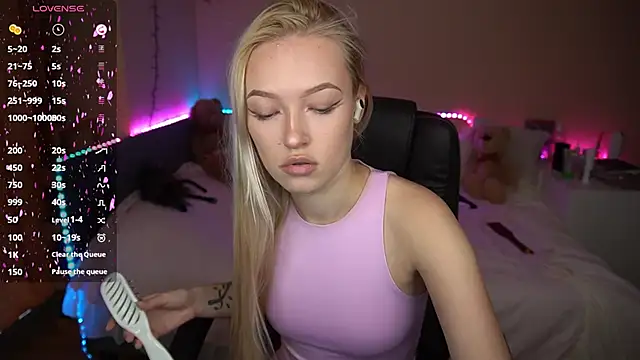 AmandaFiree online show from 10-11-25, 06:34