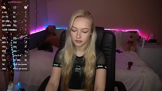 AmandaFiree online show from 10-19-25, 06:47