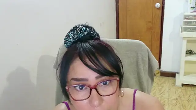 hottplay online show from 10-26-25, 03:18