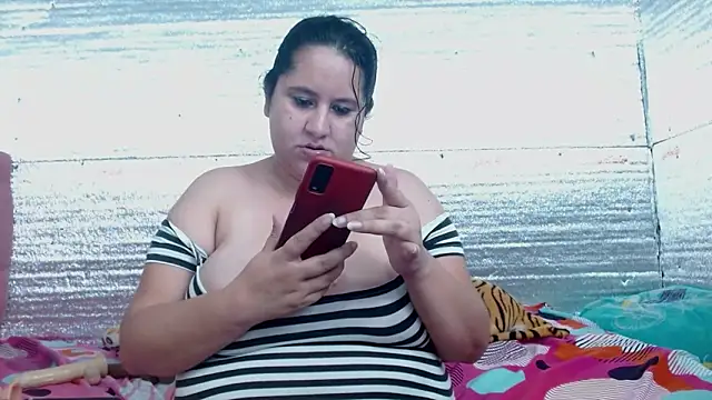 Snapshot of EMILY-NESSA chatting on 02-24-25, 10:25 EMILY-NESSA online show from 02-24-25, 10:25