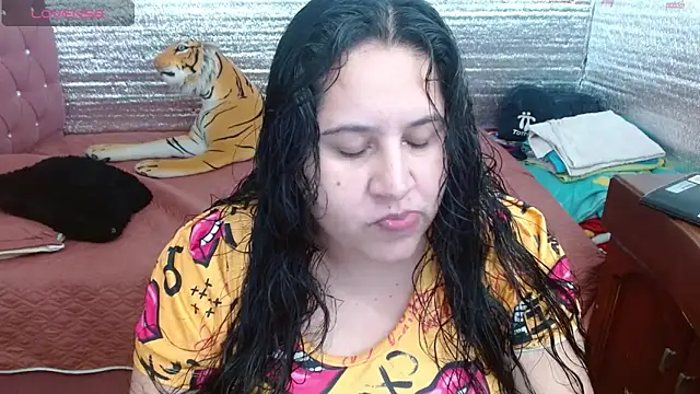 Snapshot of EMILY-NESSA chatting on 09-22-25, 02:41 EMILY-NESSA online show from 09-22-25, 02:41