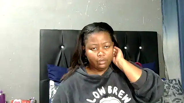Snapshot of caramelbooty69 chatting on 07-06-26, 02:25 caramelbooty69 online show from 07-06-26, 02:25