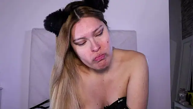 Snapshot of Angelas_dream chatting on 01-09-26, 07:37 Angelas dream online show from 01-09-26, 07:37