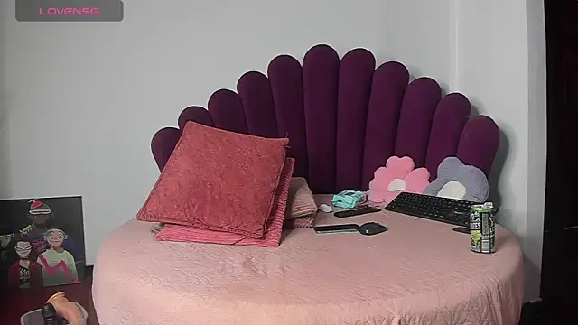 Snapshot of karla_ricochett chatting on 07-15-26, 11:32 karla ricochett online show from 07-15-26, 11:32