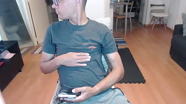 Snapshot of guachin_hunk chatting on 11-08-25, 11:14 guachin hunk online show from 11-08-25, 11:14