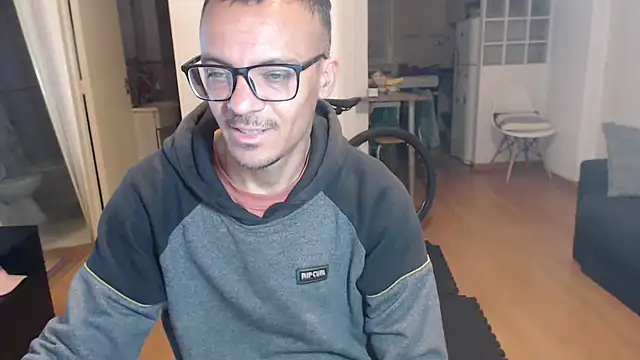 Snapshot of guachin_hunk chatting on 11-23-25, 04:12 guachin hunk online show from 11-23-25, 04:12