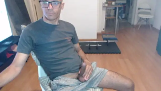 Snapshot of guachin_hunk chatting on 12-17-25, 06:25 guachin hunk online show from 12-17-25, 06:25