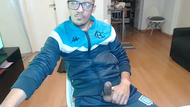 Snapshot of guachin_hunk chatting on 06-14-26, 04:47 guachin hunk online show from 06-14-26, 04:47