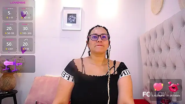 Snapshot of MIchelMomet chatting on 01-28-25, 12:43 MIchelMomet online show from 01-28-25, 12:43