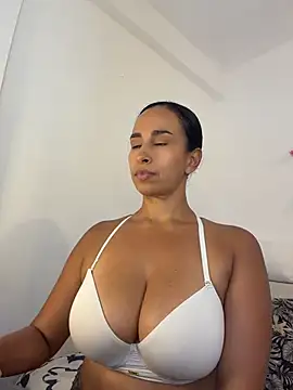 Snapshot of ThaliaGomex chatting on 06-22-26, 10:29 ThaliaGomex online show from 06-22-26, 10:29