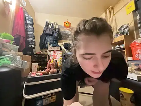 Snowbunnycake 131 online show from 05-17-26, 08:12