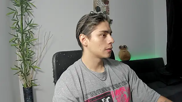 Giordano Russo online show from 12-31-24, 02:19