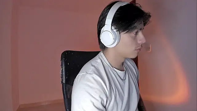 Giordano Russo online show from 10-28-25, 04:16