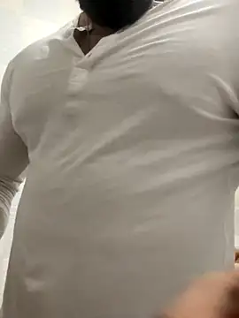 Snapshot of alexhunk09 chatting on 11-14-25, 10:47 alexhunk09 online show from 11-14-25, 10:47