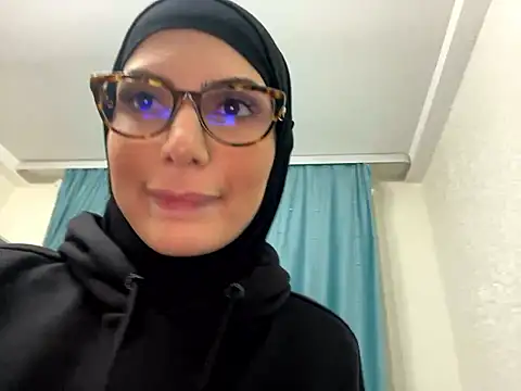 Snapshot of GumusGuray chatting on 12-03-24, 12:35 GumusGuray online show from 12-03-24, 12:35