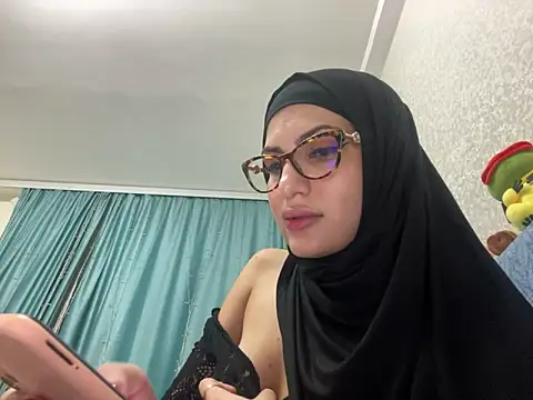 Snapshot of GumusGuray chatting on 12-20-24, 02:08 GumusGuray online show from 12-20-24, 02:08