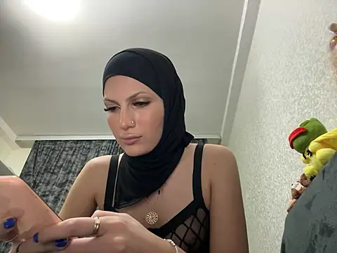 Snapshot of GumusGuray chatting on 03-06-25, 10:04 GumusGuray online show from 03-06-25, 10:04