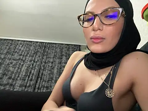 Snapshot of GumusGuray chatting on 03-14-25, 12:54 GumusGuray online show from 03-14-25, 12:54