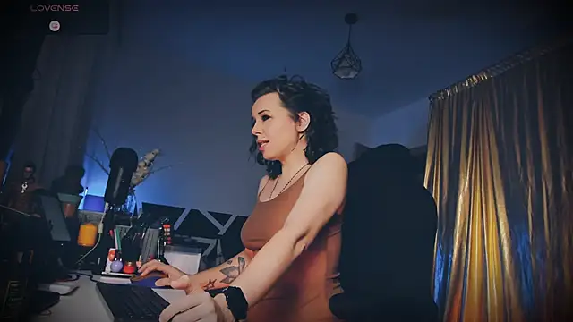 Snapshot of LisaDove chatting on 03-01-25, 01:53 LisaDove online show from 03-01-25, 01:53