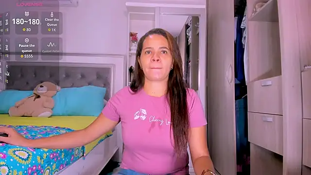 sharonDulce online show from 10-13-25, 02:44