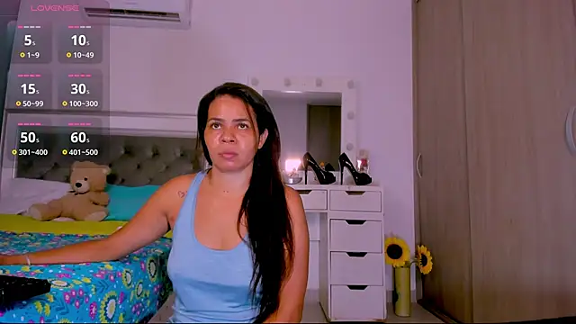 Snapshot of sharonDulce chatting on 06-27-26, 02:27 sharonDulce online show from 06-27-26, 02:27