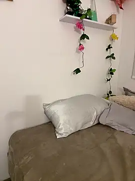 Snapshot of oriana_zoeee chatting on 10-30-25, 12:12 oriana zoeee online show from 10-30-25, 12:12