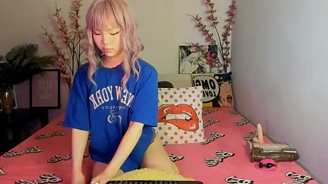 Snapshot of Stripchatlady chatting on 02-07-25, 02:40 Stripchatlady online show from 02-07-25, 02:40