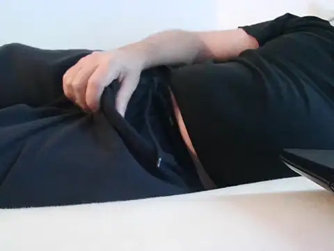 Snapshot of ScalicHat69 chatting on 11-17-25, 07:25 ScalicHat69 online show from 11-17-25, 07:25