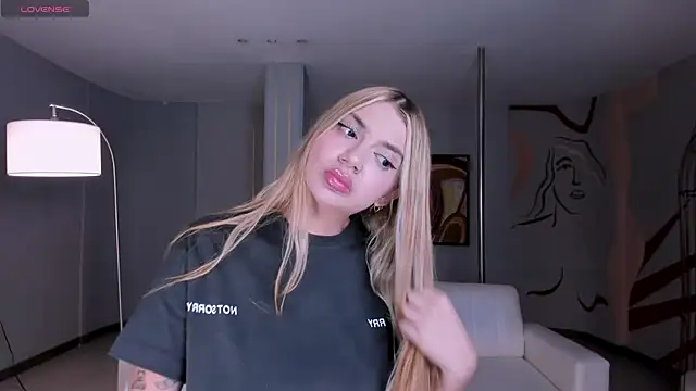 NiaHolland online show from 09-08-25, 06:29