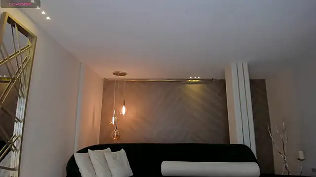 NiaHolland online show from 10-09-25, 06:06