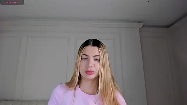 NiaHolland online show from 04-25-26, 08:28