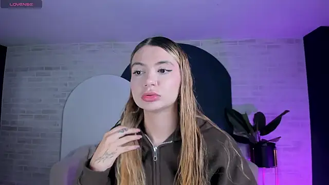 NiaHolland online show from 05-10-26, 11:43
