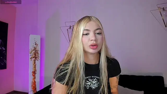 NiaHolland online show from 06-06-26, 08:13