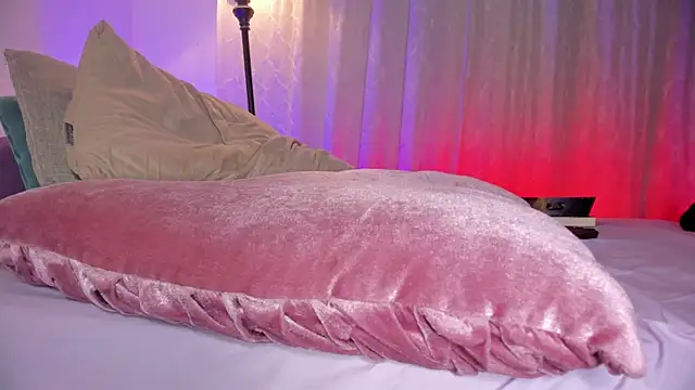 Snapshot of hot_booty_ chatting on 03-07-25, 02:25 hot booty online show from 03-07-25, 02:25