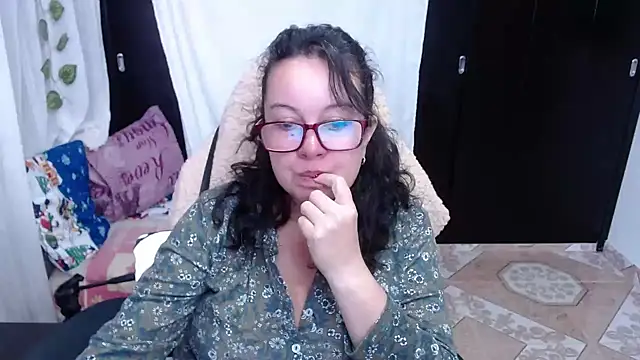 Sonialorens  online show from 12-18-24, 02:28