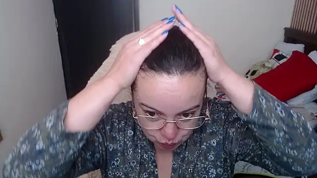 Sonialorens  online show from 01-12-26, 02:33