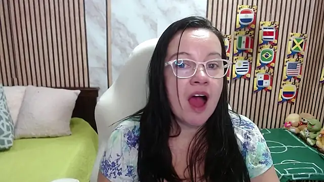 Sonialorens  online show from 06-22-26, 09:12