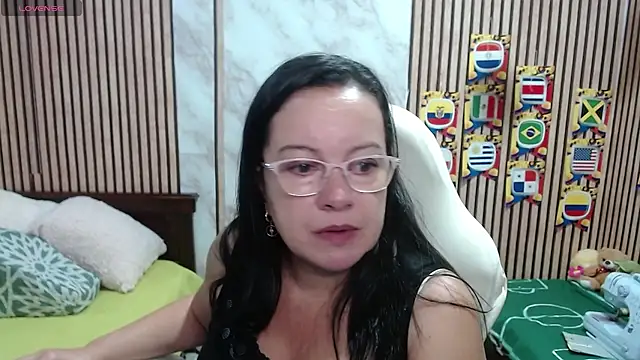 Sonialorens  online show from 06-26-26, 01:04