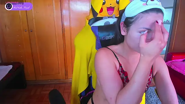 Meli Pixel online show from 10-15-25, 05:35