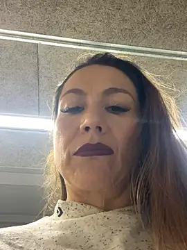 Snapshot of angelitasexy81 chatting on 10-27-25, 04:44 angelitasexy81 online show from 10-27-25, 04:44