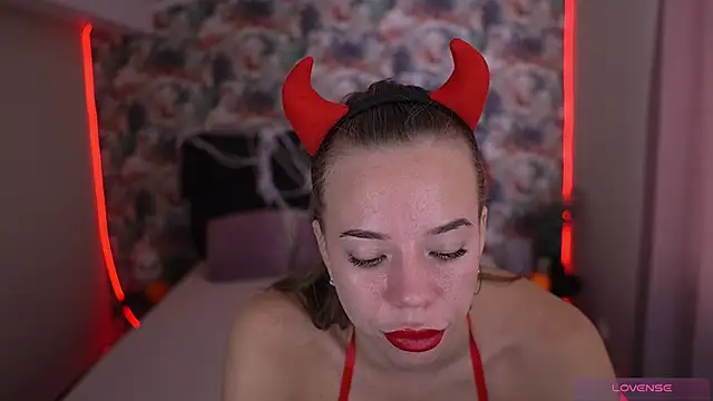 Snapshot of Sexy_Ira chatting on 10-31-25, 07:42 Sexy Ira online show from 10-31-25, 07:42