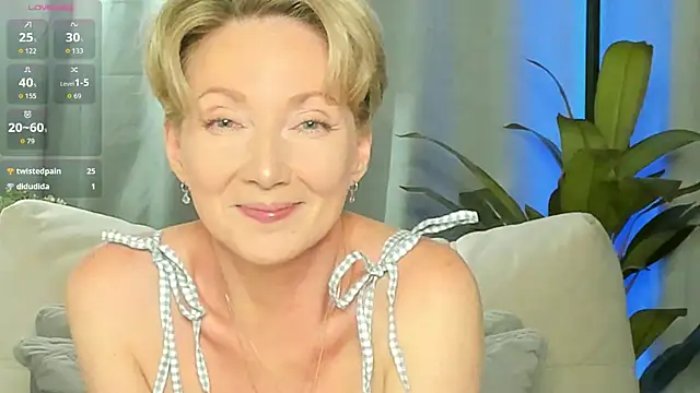 Snapshot of AkexandraFix chatting on 04-27-26, 01:42 AkexandraFix online show from 04-27-26, 01:42