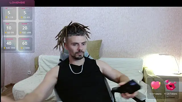 Snapshot of Aestheticguy101 chatting on 07-22-26, 01:14 Aestheticguy101 online show from 07-22-26, 01:14