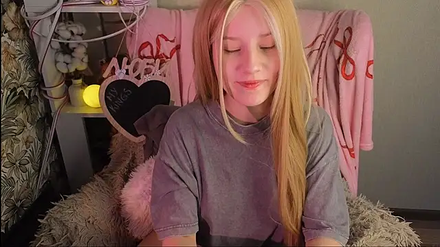 sarakaell online show from 03-12-26, 01:45