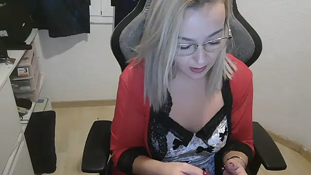 Snapshot of bekka__ chatting on 11-26-25, 07:04 bekka online show from 11-26-25, 07:04