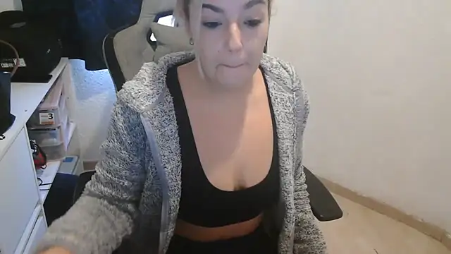 Snapshot of bekka__ chatting on 12-01-25, 10:31 bekka online show from 12-01-25, 10:31